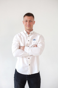 Юрий Попов